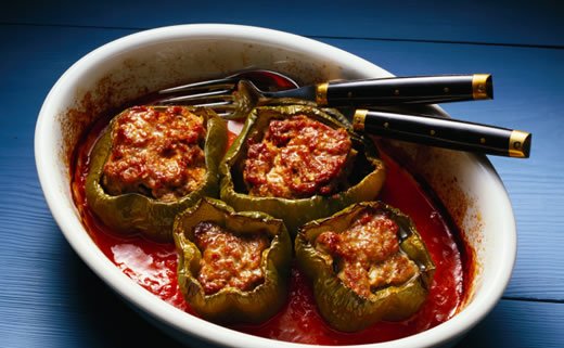 Paprika punjena krumpirom u umaku od rajčice s mladim mahunama (UN dijeta)