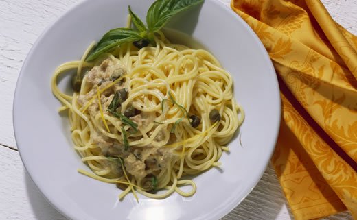 Špageti s bosiljkom i lososom