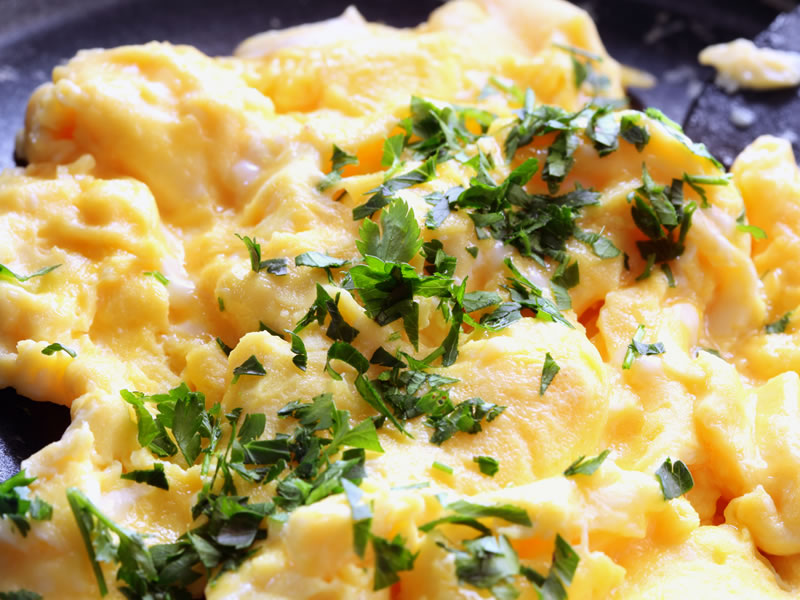 Kajgana s brokulom i sirom (dijeta 5 faktora)