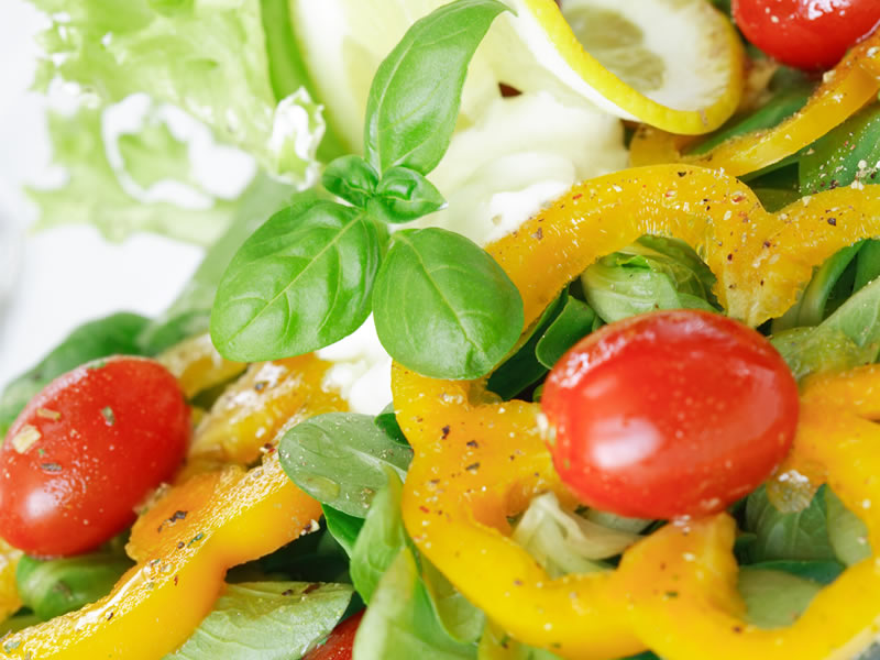 Salata od paprike i klica graha