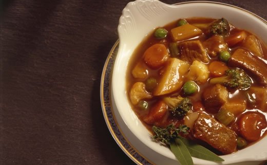 Paprikaš od mesa i zelenih čili paprika