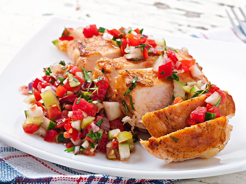 Piletina s mahunama i salata od fete