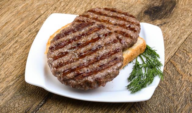 Pljeskavica sa slaninom i gljivama