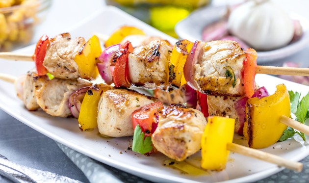 Pileći ražnjići u marinadi od meda