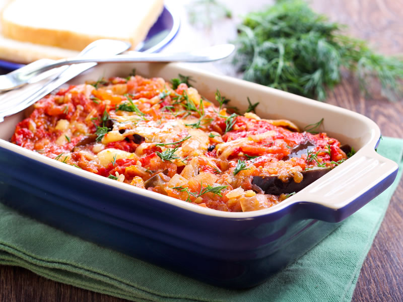 Brokula s fetom i umakom od rajčice