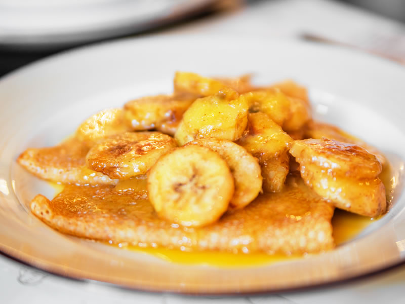 Banane s toplim limunovim umakom