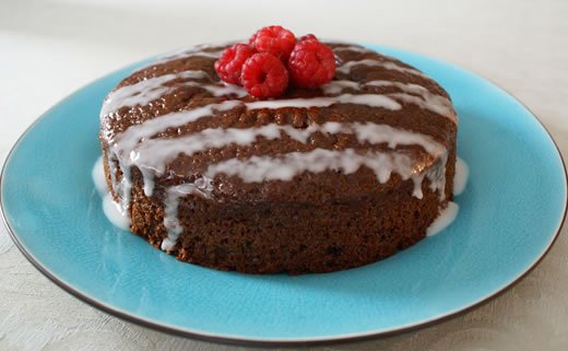 Kolač od čokolade s malinama