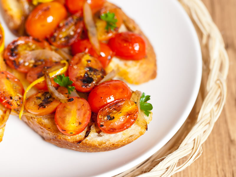 Brusketi s duplom rajčicom