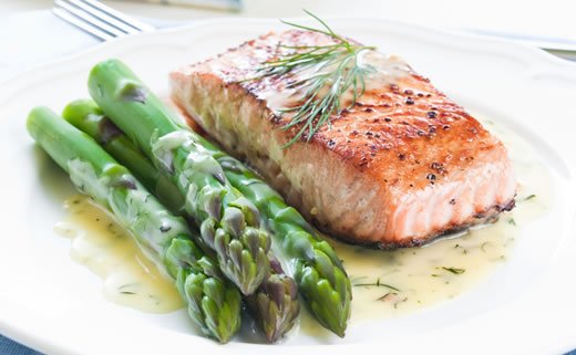 Tuna s umakom od češnjaka