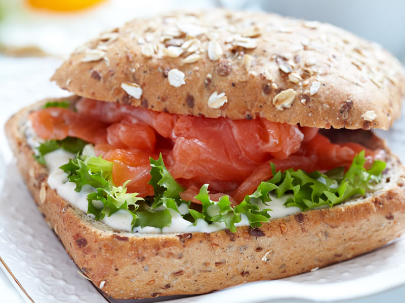 Sendvič od dimljenog lososa i jaja