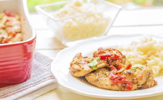 Pileća prsa s povrćem i češnjakom