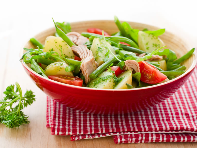 Mladi krumpir sa začinskim biljem