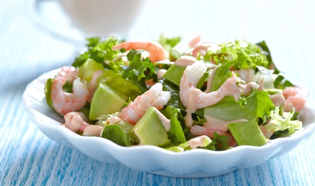 Salata sa škampima i avokadom