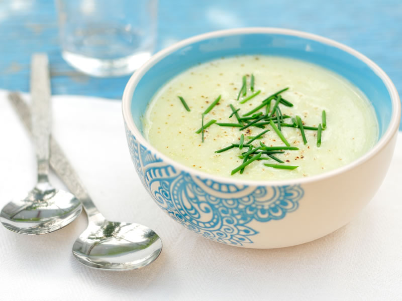 Proljetna pileća juha s povrćem