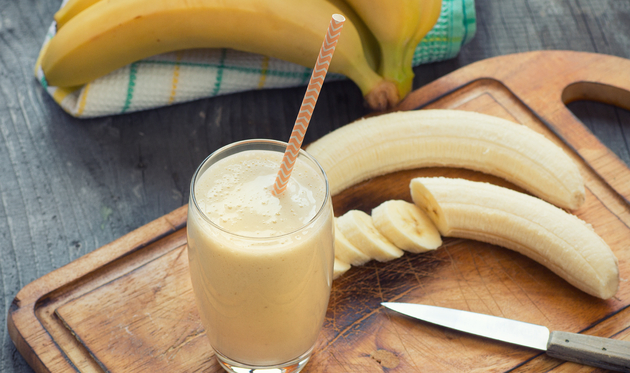 Smoothie s bananom, kakaom i sojom
