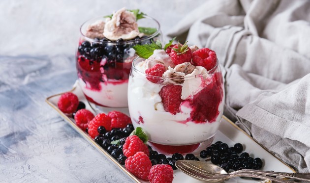 Šumsko voće s ricotta sirom i prženim bademima