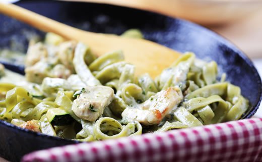 Tagliatelle s graškom i slaninom