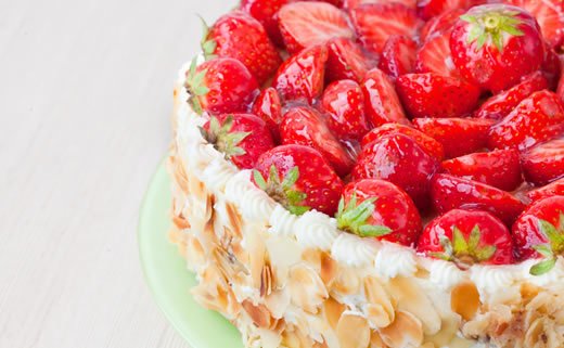 Kolač od sira i jagoda