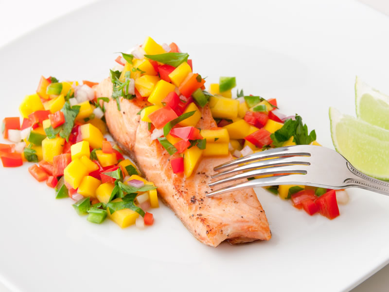 Marinirani fileti lososa sa salatom od leće