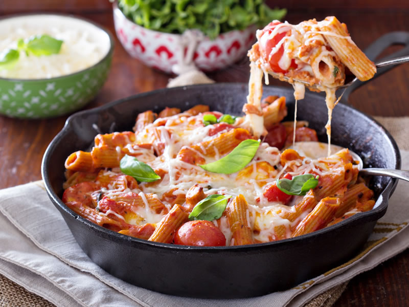 Tjestenina s rajčicom i mozarellom