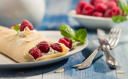 Palačinke s breskvama i malinama