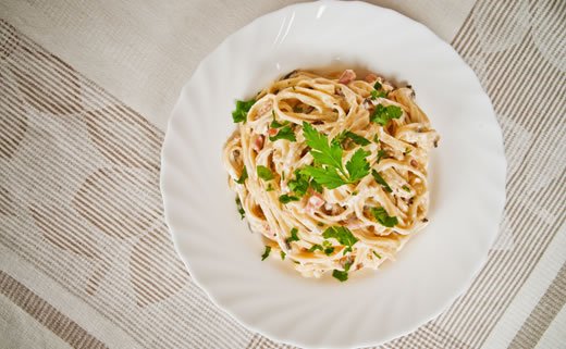 Kremasta tjestenina sa sirom i piletinom