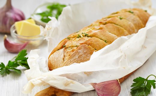 Kruh sa sirom i češnjakom