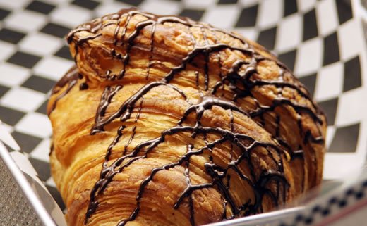 Kroasani sa čokoladom i lješnjacima