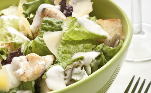 Salata od kelja, grejpa i lješnjaka