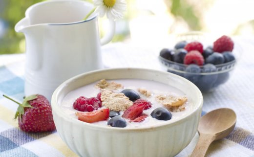 Muesli s malinama i pistacijama