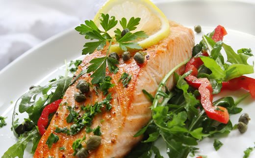 Losos s medom, đumbirom i sezamom