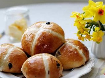 Topla peciva sa sušenim voćem