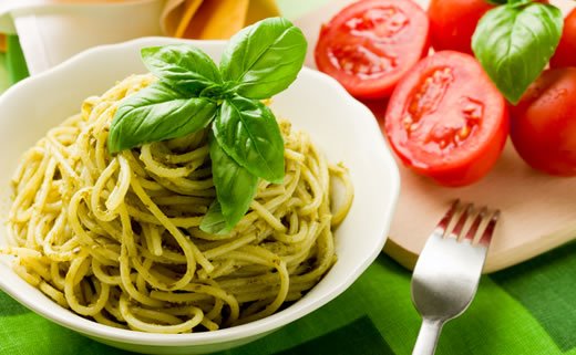 Tjestenina s proljetnim povrćem i piletinom