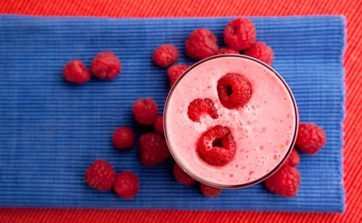 Smoothie od malina i lanenih sjemenki