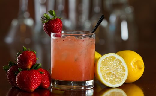 Ledeni čaj od mente i jagoda