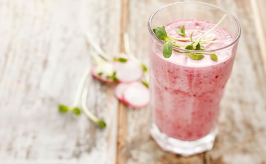 Smoothie od jagoda i bademovog mlijeka