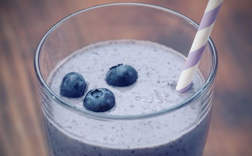 Smoothie od borovnica i badema