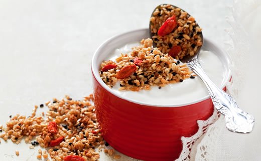 Zobene pahuljice sa sjemenkama bundeve i breskvama