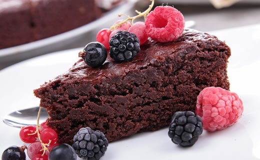 Čokoladni kolač s bademima