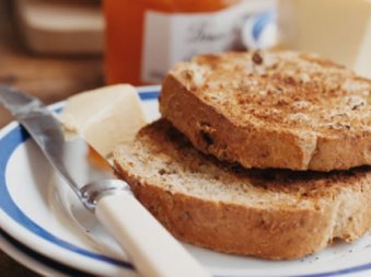 Tost s dimljenim lososom