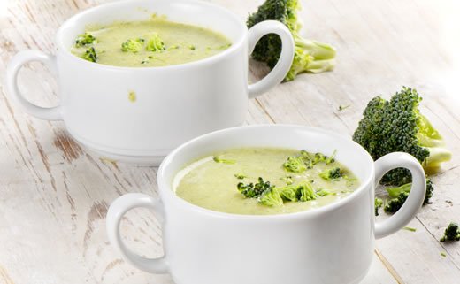 Kremasta juha od brokule i muškatnog oraščića