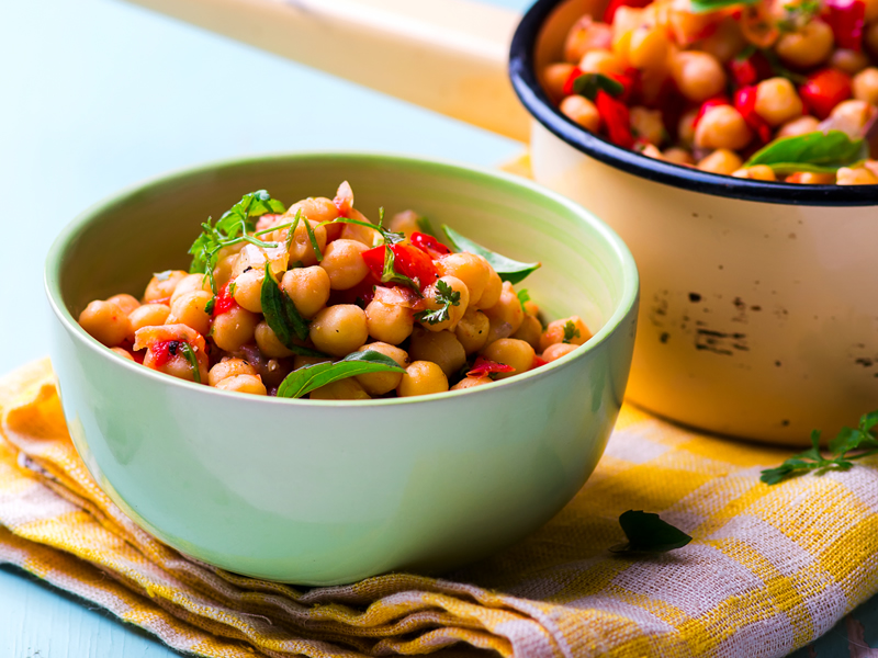 Salata od slanutka, grejpa i špinata