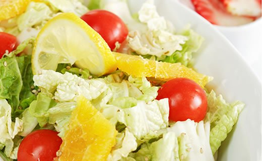 Salata od naranče, jabuke i špinata