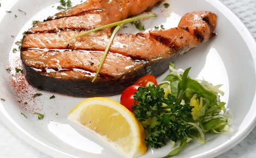 Losos sa šparogama i javorovim sirupom