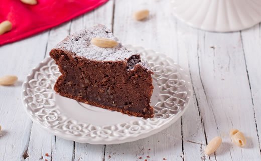 Čokoladna torta s bademima