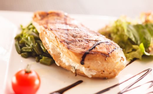 Pureće pljeskavice punjene mozzarellom