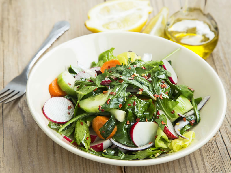 Salata od avokada i šparoga u slatkom curry umaku