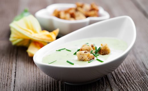 Osvježavajuća juha od graška i avokada