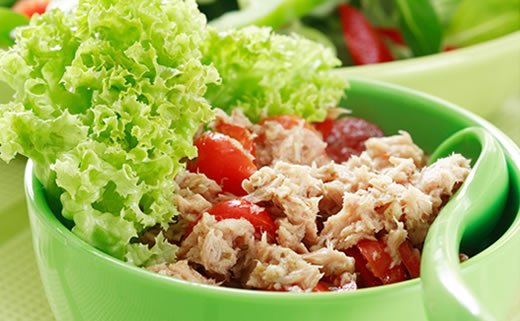 Salata od tune, avokada i krastavaca