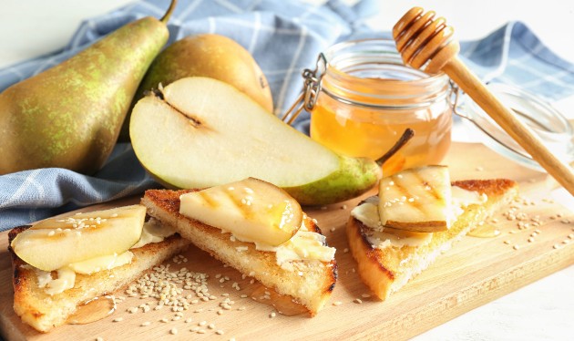 Tost s ricottom i kruškama